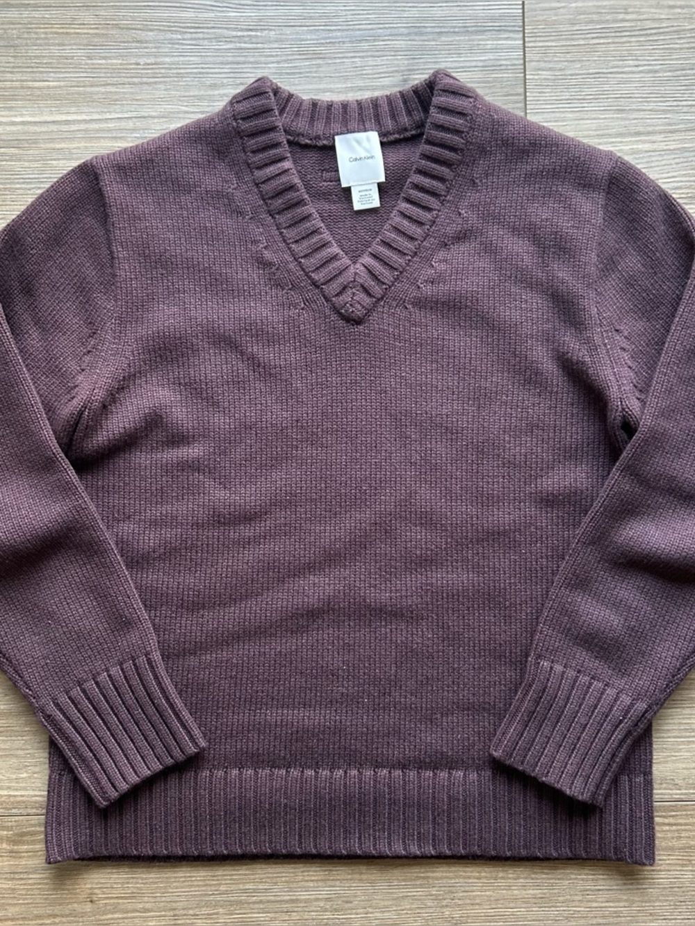 Calvin Klein | Wool V-Neck Sweater in Raisin Burgendy (X-Small) - Picture 10 of 11